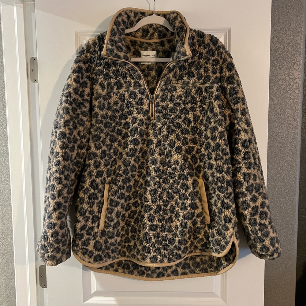 Abercrombie & Fitch leopard fleece XL